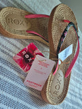 Tongs Roxy à brides roses et semelle beige aspect tressé