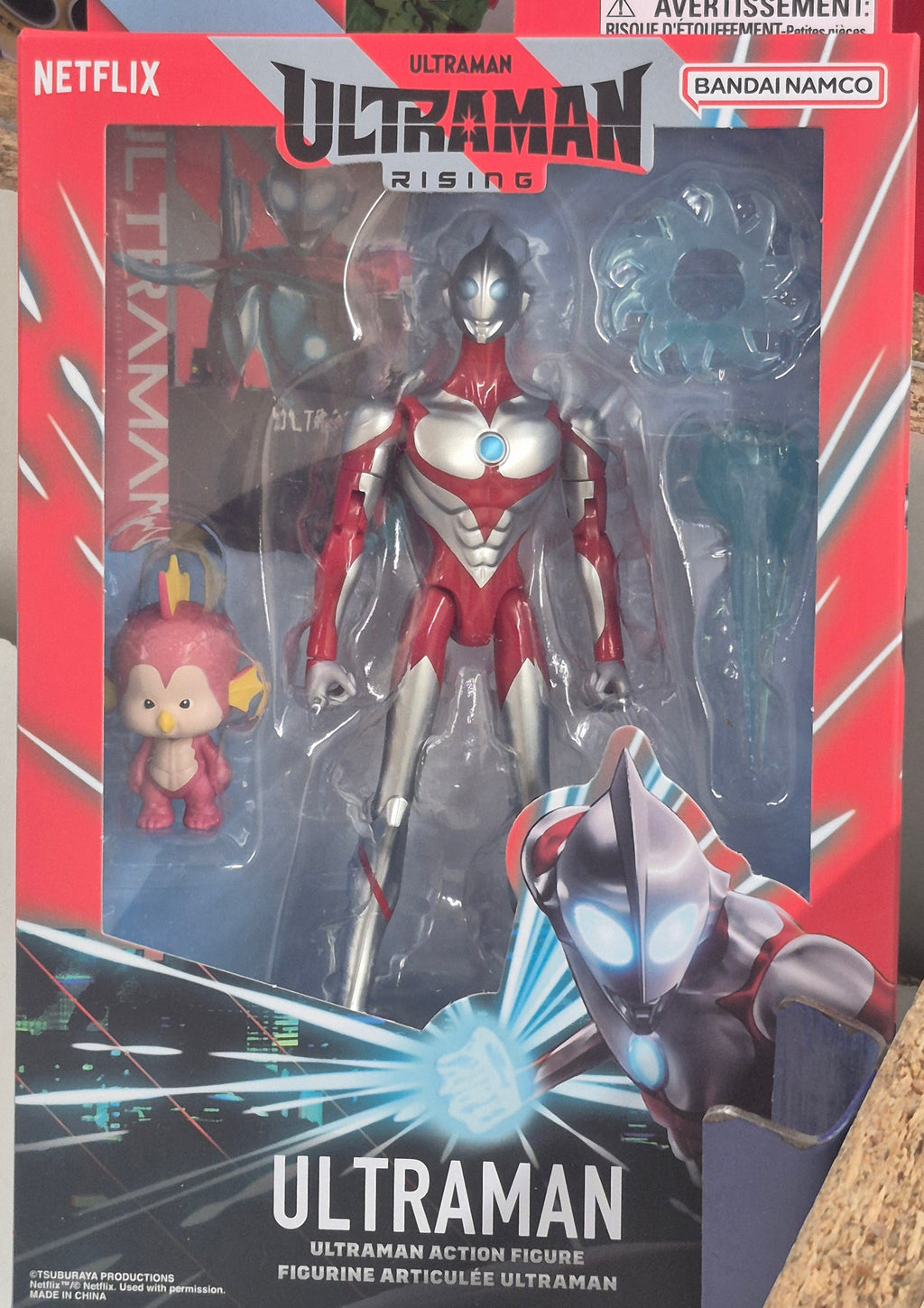 Boîte de la figurine articulée Ultraman Rising Bandai Namco avec accessoires visibles