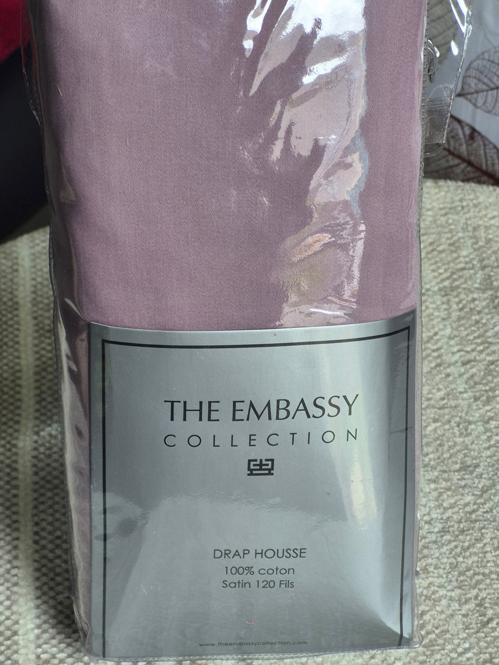 Drap-housse rose The Embassy Collection, emballage indiquant coton satin 120 fils
